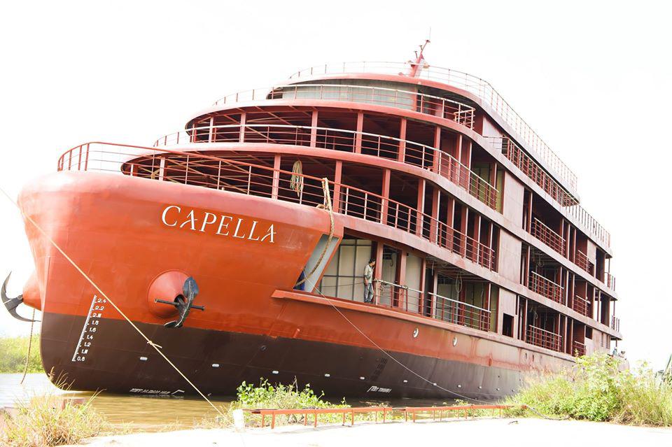 Lễ hạ thủy du thuyền đẳng cấp 5 sao Capella 