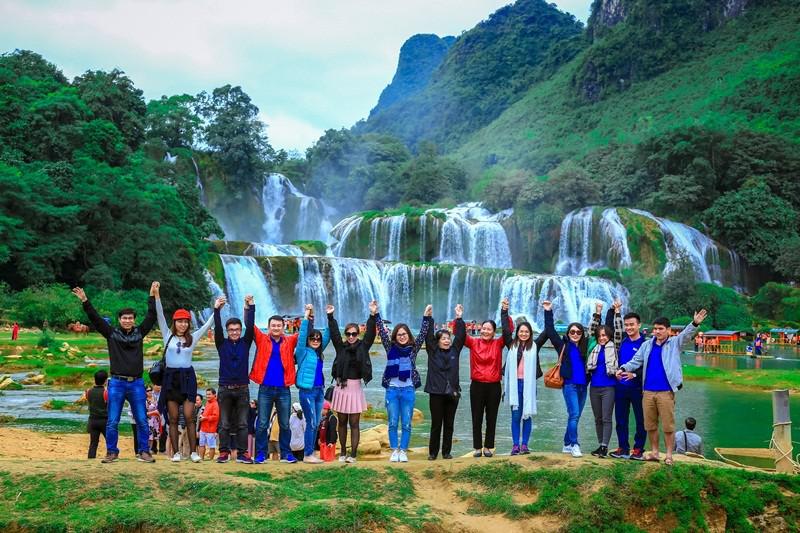 Tour Hà Nội - Hồ Ba Bể - Thác Bản Giốc - Động Ngườm Ngao - Suối Lê Nin - Pác Pó 3N2Đ